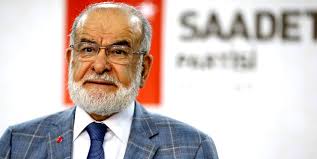 Bugüne kadar temel karamollaoğlu'nun yanında gözükmeyen eşi ayşe yasemin karamollaoğlu, geçen günlerde saadet partisi'nin bir etkinliğine katıldı. Karamollaoglu Nun Ingiliz Esi Ilk Kez Goruntulendi