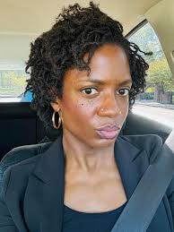 How to create curvy streamers?