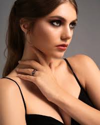 Anillo de plata de ley St. Noir