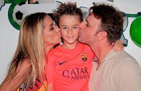 1970'lerde, yani casio saat üretimine başladığında, saatler, zamanı gösteren hassas bir aksesuar. Cassio Reis E Dani Winits Comemoram Os 7 Anos Do Filho Noah O Fuxico