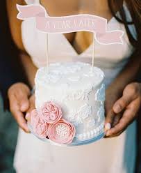 Instead Of Saving The Cake Topper A One Year Anniversary Cake Photoshoot Wedding Anniversary Cakes Happy Anniversary Cakes 1st Anniversary Cake