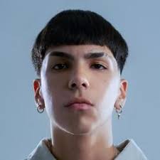 Artistas que comienzan con la letra M