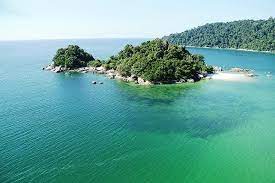 Struktur pantai dan kurangnya pencemaran menyebabkan pantai ini menjadi tempat untuk penyu bertelur. 51 Tempat Menarik Di Perak Yang Wow Giler Edisi 2019