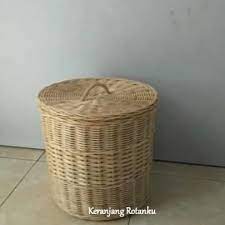 Keranjang kami adalah wadah universal yang dapat digunakan sesuai dengan kebutuhan dan ide anda. Jual Keranjang Rotan Laundry Hias Bed Cover Kota Tangerang Keranjang Rotanku Tokopedia