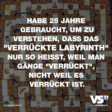 Habe 25 Jahre Gebraucht Um Zu Verstehen Dass Das Verruckte Labyrinth Nur So Heisst Weil Man Gange Verruckt Nicht Weil Es Verruckt Ist Visual Statemen Witzige Spruche Lustige Zitate Und