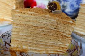 Russischer kuchen medovik mit walnüssen zutaten und das rezept von dem honigkuchen medovik findest du unter dem link. Medovik Klassisches Rezept Fur Beliebte Russische Honigtorte