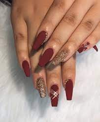 Matte nails, red nails, glitter nails, gold nails, fall nails, nail art, nail design. Pin By Maaike Sarah Bouman On Nails Gold Acrylic Nails Red Acrylic Nails Burgundy Nails