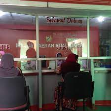 Pihak berkuasa tempatan yang mentadbir jajahan ini iaitu majlis daerah kuala. Majlis Daerah Kuala Krai