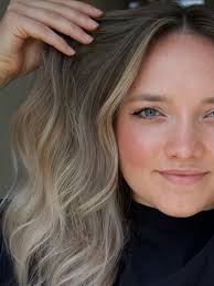 Lived-in blonde refresh ⚡️ Service: full foil+tip outs+tone+haircut Toner  formula: 10vv 9b clear #carmelindiana #carmel #carmalsalon #carmelstylist  #indystylist #foilyage #highlights #newhair #hairinspo #blonde #blondehair  #blondeaf