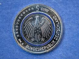 Die münze besteht aus drei teilen. Kunststoff Auf Euro Was Soll Der Blaue Ring Auf Den Neuen 5 Euro Munzen Mopo De
