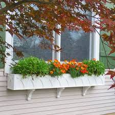 18 gallons of soil, water capacity is approximately 1.5 gallons (5.7 litres). 60 New York Flower Window Box