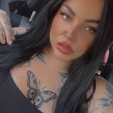 Hello! I'm a single mom and I'm looking for work!! I have full availability  and a reliable babysitter and transportation, I am very good in the food  industry, I can also do