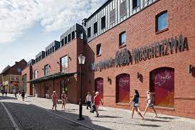 The center is a combination of retail space and an art gallery. Stary Browar Koscierzyna Na Kaszuby