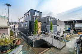 Seattle Lakeside Lovenest Houseboats For Rent In Seattle Washington United States House Boat Houseboat Living Vacation Home