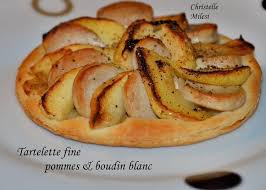 Recette De Tartelette Fine Aux Pommes Et Boudin Blanc Recette Recette De Tartelette Alimentation Recettes Gastronomiques