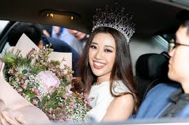 Nguyễn trần khánh vân (sinh ngày 25 tháng 2, năm 1995 tại thành phố hồ chí minh) là một hoa hậu, người mẫu, diễn viên, mc. Tan Hoa Háº­u Hoan VÅ© Viá»‡t Nam Khanh Van Báº­t Khoc Khi Gáº·p Láº¡i Bá»' Máº¹ Tin Tá»©c Má»›i Nháº¥t 24h Ä'á»c Bao Lao Ä'á»™ng Online Laodong Vn