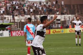 Sin embargo, este viernes 4 sí se organizará la jornada de recolección de ropa de abrigo. Una Historia Que Lleva 50 Anos Club Atletico Platense