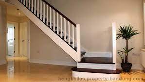 Teralis jendela bergaya minimalis biasanya mempunyai desain yang lebih sederhana, ramping serta tidak menggunakan terlalu banyak detail. Desain Railing Tangga Rumah Minimalis Info 082117310522