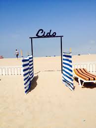 Ostende (niederländisch oostende, französisch ostende) ist eine hafenstadt und ein seebad an der belgischen neue bewegte bilder der kusttram in belgien, hier bei ostende vor den dünen. Lido Ostende Oostende Patio Umbrella Outdoor Blanket Outdoor