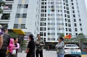 Một số người dân sinh sống trong tòa nhà xảy ra vụ cháy cho biết, vào khoảng thời gian trên, mọi người phát hiện có khói nghi ngút bốc ra từ tầng 8 của tòa nhà chung cư rainbow linh đàm. Chay Chung CÆ° Rainbow Linh Ä'am Há»‡ Thá»'ng Thiáº¿t Bá»‹ Pccc Te Liá»‡t
