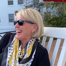 Where to find a bakery in Corolla Beach, NC for cake?