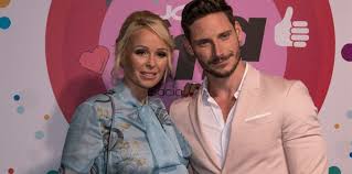 Korábban már hajdú péter műsorában is beszélt arról, hogy volt, aki tetemes összeget ajánlott, hogy. Vele Jar Szorakozni Kollo Babett A Videobol Minden Kiderul Nlc