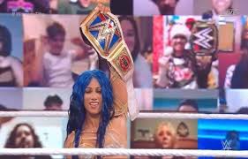 Carmella suena la campana y sasha corre hacia carmella, que la esquiva. Wwe Tlc 2020 Sasha Banks Retiene El Smackdown Women S Championship Ante Carmella