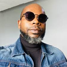 A Bushbaby's alarm call alerted us to the presence of this Gaboon Adder,  one of Africa's most beautiful snakes😍 We photographed and followed it a  bit in the rain, before backing off