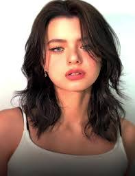 Becky Proffitt's Instagram, Twitter & Facebook