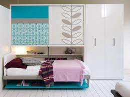 Așadar, mulți dintre noi trebuie să fim multumiti cu ceea ce avem și asta înseamnă, de obicei, să alegem case mici sau apartamente în care să locuim. Smart Interior Design Mobila Inteligenta Amenajari Interioare Poze Idei Inspiratie Space Saving Furniture Small Room Design Murphy Bed Ikea