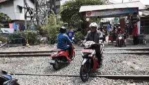 Kereta api untuk jarak yang lebih jauh sementara jalur kereta api juga dapat digunakan untuk jarak yang lebih pendek. Pt Kai 5 Kecelakaan Maut Terjadi Di Perlintasan Kereta Dalam Seminggu Terakhir Bisnis Tempo Co