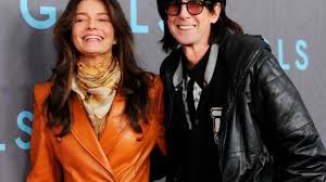 Paulína pořízková si štyri mesiace po smrti manžela, hudobníka rica ocaska, uctila jeho pamiatku emotívnou fotkou syna, ktorú zavesila na svoj instagram. Paulina Porizkova Bio Net Worth Career Model Movies Tv Shows Books Husband Children Will News Dating Boyfriend Age Height Facts Wiki Wikiodin Com