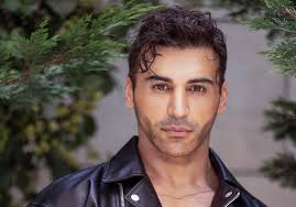 EMRE KAYA'NIN YEPYENİSİ “KAFAMA GÖRE” YAYINDA!