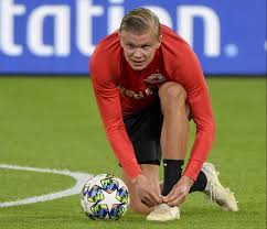 Erling braut haaland is norwegian forward for borussian dortmund. Man Utd Transfer Target Erling Haaland Sleeps With His Five Hat Trick Balls And Jokes They Are His Girlfriends