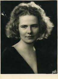 Ella Ilbak civil portraits