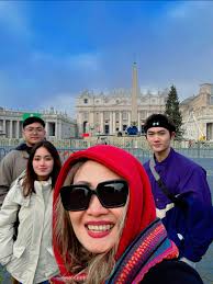 So cold (4°C)!!! For the nth time here in the Vatican, and it's always  worth visiting~ made even more meaningful with my kids around. Thank You,  Lord Jesus 🙏🏻 #vaticano #gratefulheart #ILoveJesus