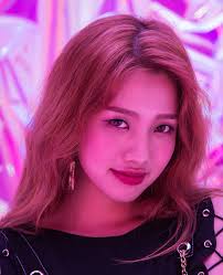 And Here Is The Queen In All Of Her Glorious Glowy Purple Pinky Ness Zgirls Hashtag On Twitter Amx Girl Facts Girl Bands Queen