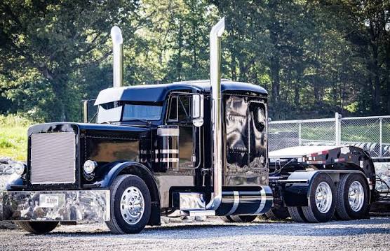 This 1996 Peterbilt Sure Is A Beast! Photo Courtesy Of Nick Wall . .  #diesel #semitruck #trucksdaily #trucking #trucks #tractortrailer  #dieselnation #chickenlightsandchrome #instatruck #trucklife #chrome  #largecar #largecars #bigrig #trucker #trucklife ...
