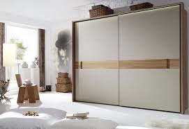 Stylish Wardrobe Design With Modern Sliding Doors For Minimalist Bedroom Ideas With Unique Wallpaper Minimalist Dekor Minimalist Yatak Odasi Ic Mekan Fikirleri