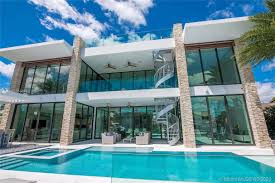 This property offers access to a patio and free private parking. North Miami Beach Ultra Modern Waterfront Home Lists For 4 9 Million