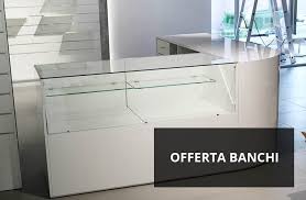 Per fare il fai da te legno bisogna possedere gli strumenti necessari e qualche nozione tecnica sulla lavorazione di tavole, travi e assi. Arredamenti Per Negozi Scaffali Per Negozi Pannelli Dogati Allestimento Negozi Modul Group Arredamenti