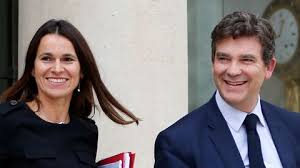 Les deux anciens ministres, aurélie filippetti et arnaud montebourg sont devenus les heureux parents d'une petite fille visiblement très pressée de pointer le aurélie filippetti, maman pour la seconde fois a donc donné une petite sœur à clara, 18 ans. Un Bapteme Republicain Pour La Fille D Aurelie Filippetti Et Arnaud Montebourg L Express Styles