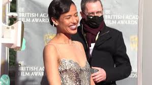 Инстаграм стрим 28.02.2021 часть 2. Bafta 2021 Film Awards Tom Hiddleston Looks Dapper In A Sharp Suit And Bowtie On The Red Carpet Daily Mail Online