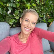 ( oksana kolenitchenkos event)tränen der freude wechseln sich ab mit gänsehaut, bilder sagen mehr als tausend worte, deswegen: Kinder Statt Karriere Oksana Kolenitchenko Bereut Nichts Promiflash De