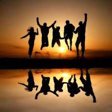 Happy Youngsters More Likely To Grow Into Wealthy Adults Study Finds Family Beach Pictures Beach Pictures Beach Photography