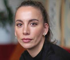 Mira Murati: The Albanian Woman Who Developed ChatGPT Mira Murati is a name  that is gaining recognition in the world of artificial intelligence (AI).  Born and raised in Albania, she is a