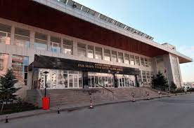 En fazla 3 kişi gelebilirsiniz. Etlik Olimpik Yuzme Havuzu Kecioren Belediyesi