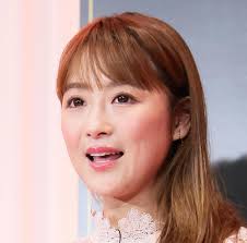 鈴木奈々、大胆下着ショット公開！「谷間がすごい！」とファン騒然！ - Imagen principal del artículo