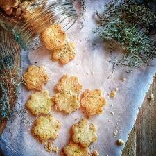 Biscuits Apero Parmesan Fait Maison A L Huile D Olive Et Au Thym Recette Recettes De Cuisine Biscuit Apero Cuisine Et Boissons