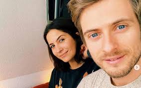 Chryssanthi kavazi was born in greece and trained in cologne from 2012 to 2014. Gzsz Laura Ist Schwanger Wie Steigt Chryssanthi Kavazi Aus